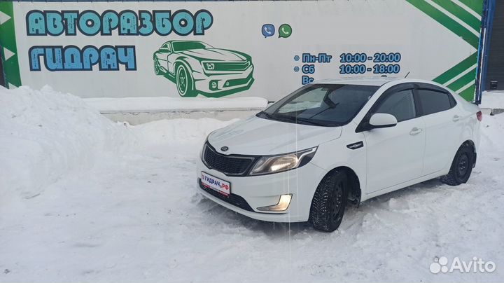 Накладка декоративная Kia Rio 3 847504Y000. Под рулевую колонку