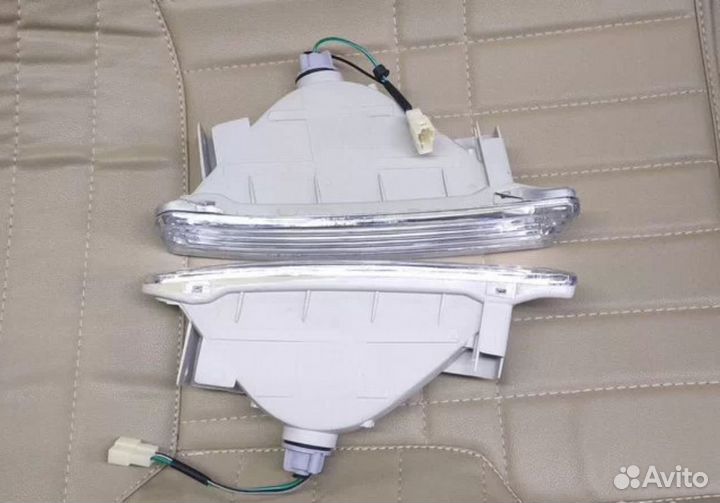 Поворотник на бампер land cruiser80