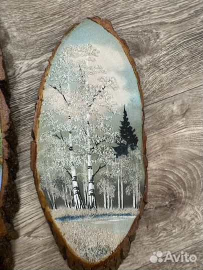 Панно из полудрагоценных камней на срезе дерева