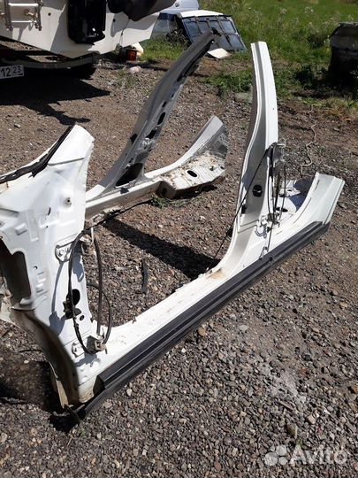 Пороги со стойкой левый Nissan Almera G15