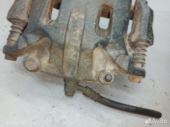 Суппорт тормозной передний правый Nissan Murano