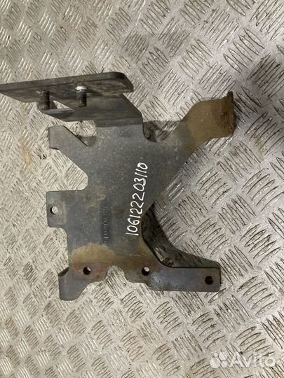 Кронштейн Volvo 21980485