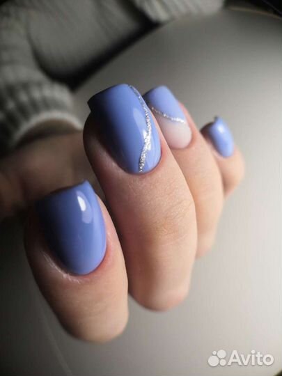 Мастер маникюра в кабинете