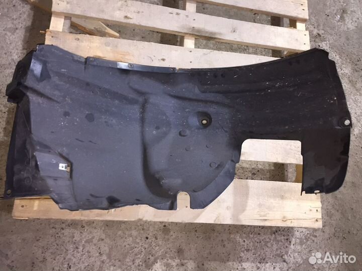 Передний правый подкрылок Bmw e90 e91