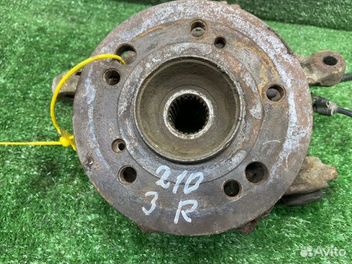 Поворотный кулак задний правый Mercedes-Benz E