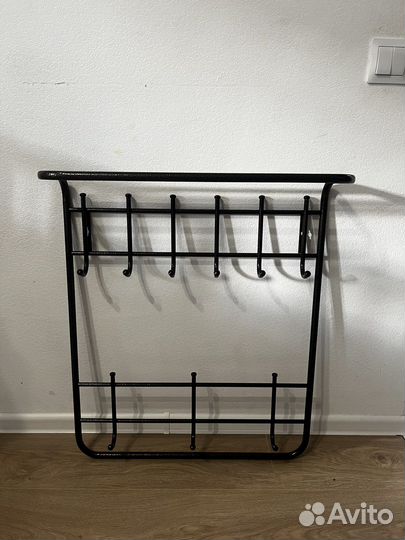 Вешалка настенная металлическая