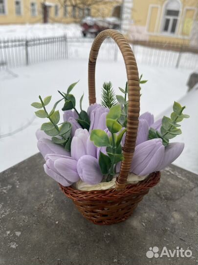 Букет тюльпанов на 8 марта из мыла в корзинке
