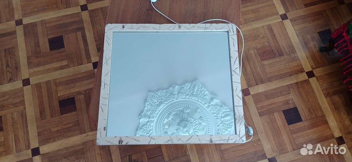 Бесконечное зеркало с белой подсветкой