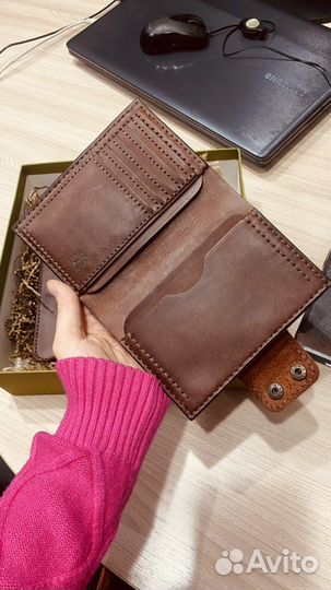 Портмоне и очечник из кожи с гравировкой на заказ