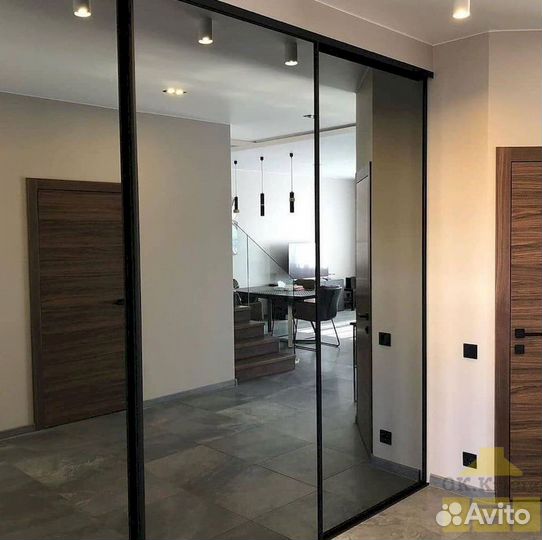 Зеркальный шкаф