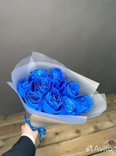 Свежий букет из 9 синих роз