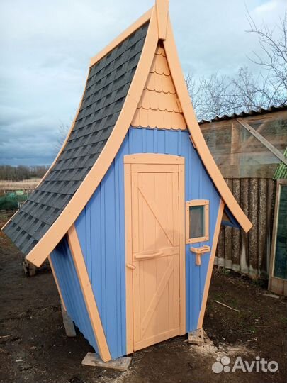 Дачный туалет деревянный
