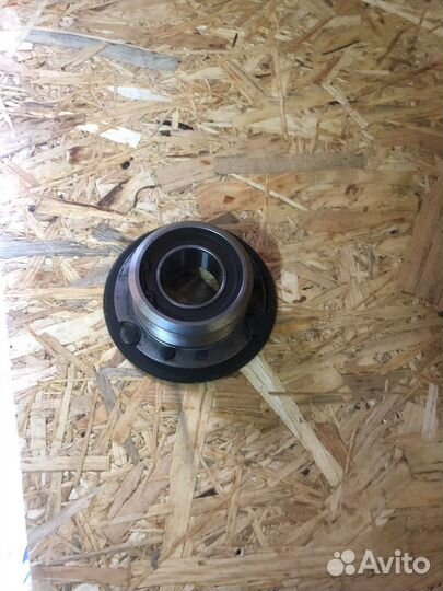 Шкив компрессора наддува на Мерседес