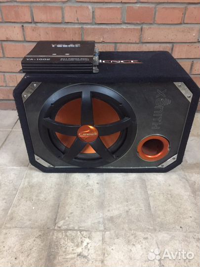 Автомобильный сабвуфер с усилителем