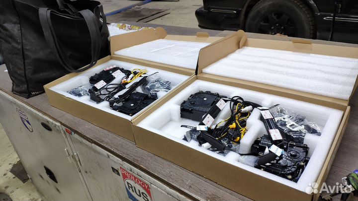 Toyota Camry 70 Доводчики дверей штатные F8BL9