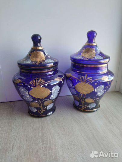 Ваза с крышкой из цветного стекла