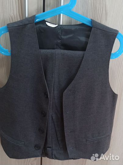 Школьный костюм для мальчика 122 серый