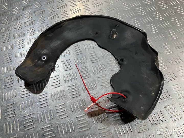 Тормозной щиток правый Audi A8 D4/4H 2012