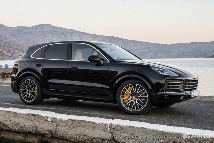 Разноширокие диски R22 на Porsche Cayenne