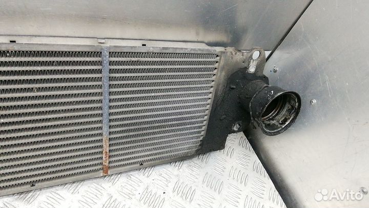 Радиатор интеркуллера на Volkswagen Transporter T5
