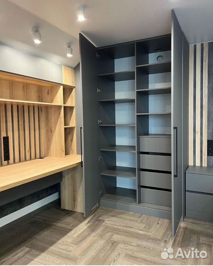 Распашной шкаф в спальню