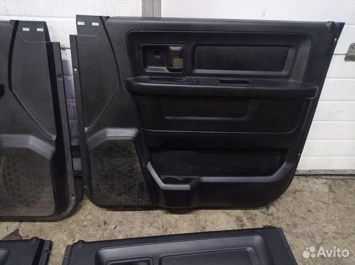 Dodge RAM обшивки дверей комплект 2013-2019