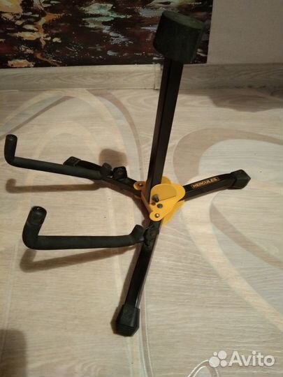 Подставка для гитары