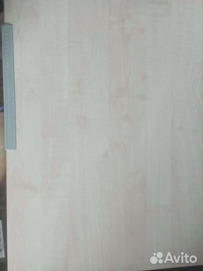 Детский письменный стол и стул