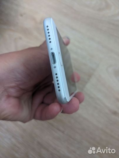 Телефон iPhone 7