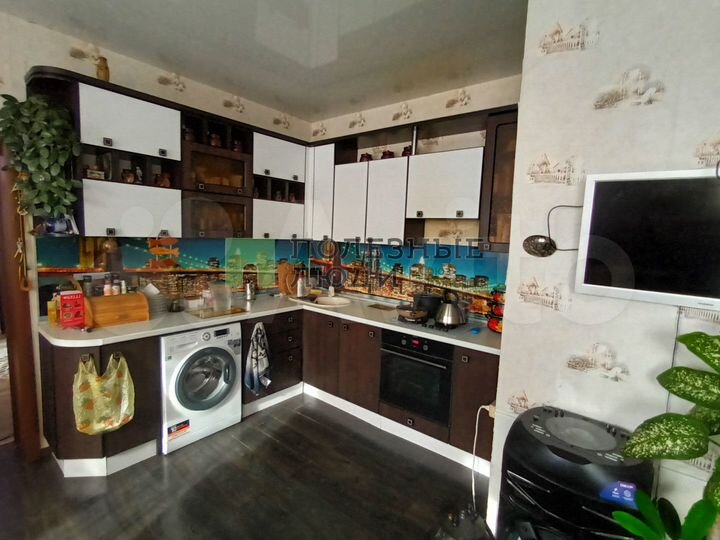 Коттедж 300 м² на участке 13 сот.