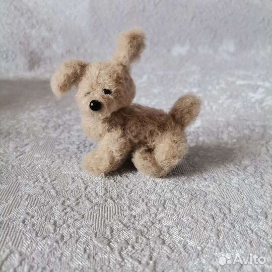 Миниатюрная игрушка собака