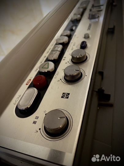 Кассетный магнитофон National F33