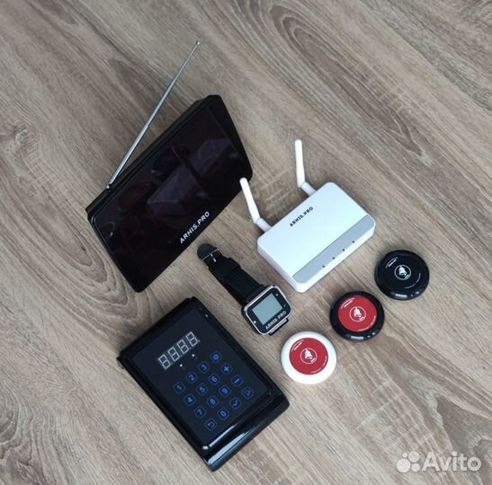 Система вызова: кнопка вызова официанта и табло