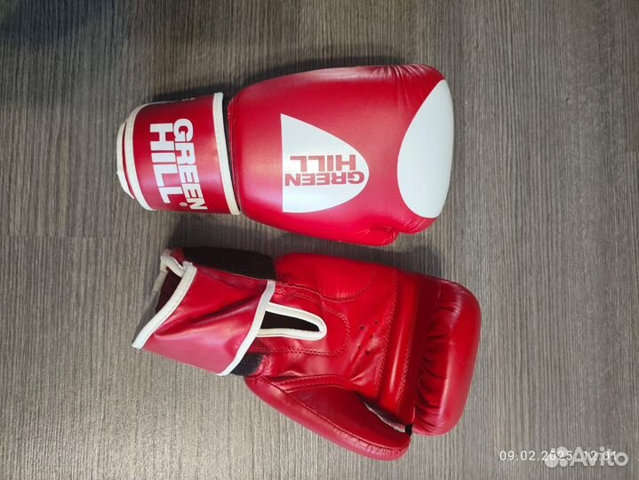 Боксерские перчатки, шлем, защита