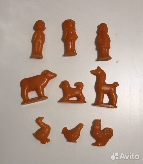 Игрушки пластмассовые наборами