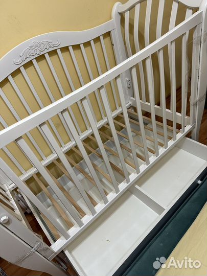 Детская кроватка с маятником и ящиком + матрас