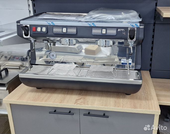 Кофемашина - кофе аппарат simonelli appia life 2GR