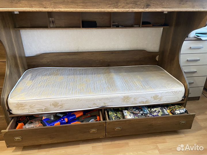 Двухярусная кровать бу