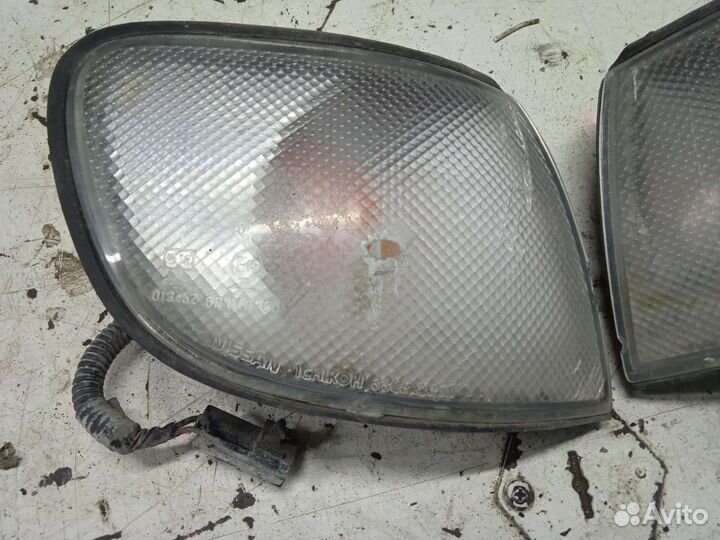 Указатель поворота левый Nissan Sunny Ниссан Санни