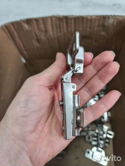 Петли для дверей