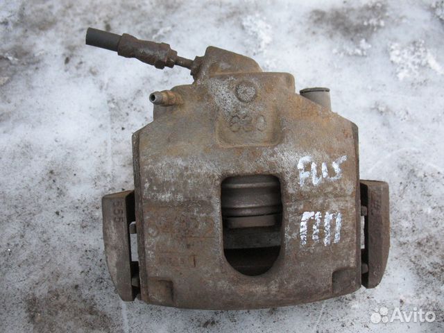 Суппорт передний левый/правый Ford Fusion/Fiesta