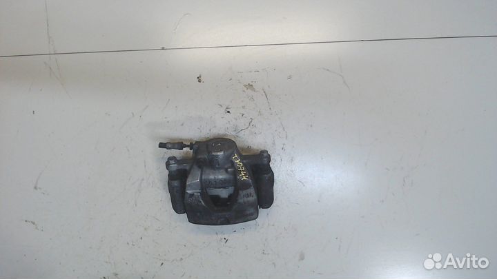 Суппорт правый передний Volvo XC40