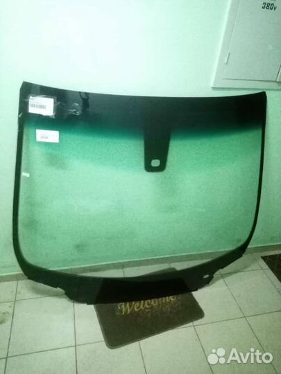 Стекло лобовое Peugeot 308 08-14