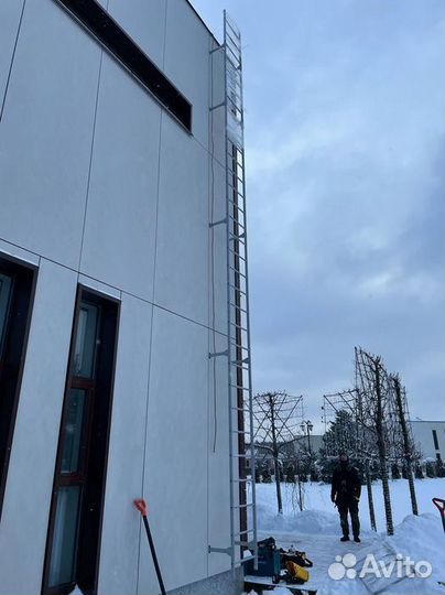 Купить лестницу на крышу -дом -кровельный -конек