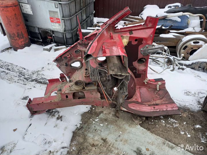 Передняя правая четверть VW Sharan