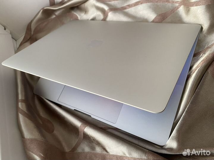 MacBook Pro 15 2020 Core i9 32Gb 2Tb 5 циклов Silv