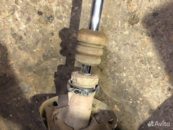 Амортизатор водительский Opel Meriva A