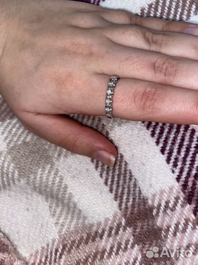 Кольцо с бриллиантом белое золото