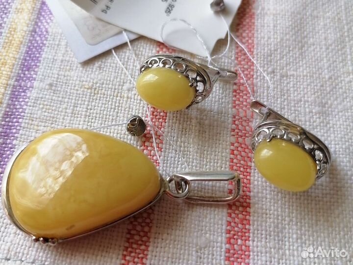 Янтарные украшения