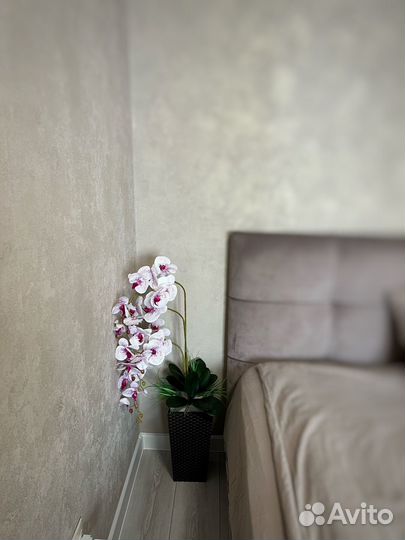 Орхидея искусственная в горшке